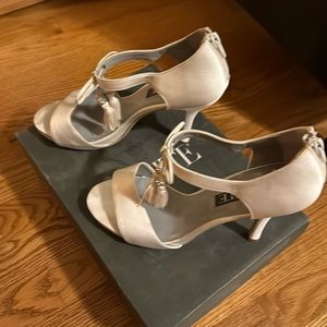 Vera Wang Ivory high heel with tassel and heel zip